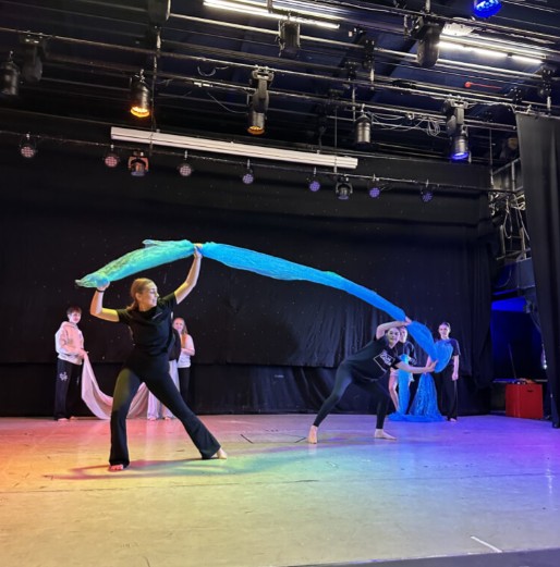 Hikapee brings circus-inspired improvisation to Dance students