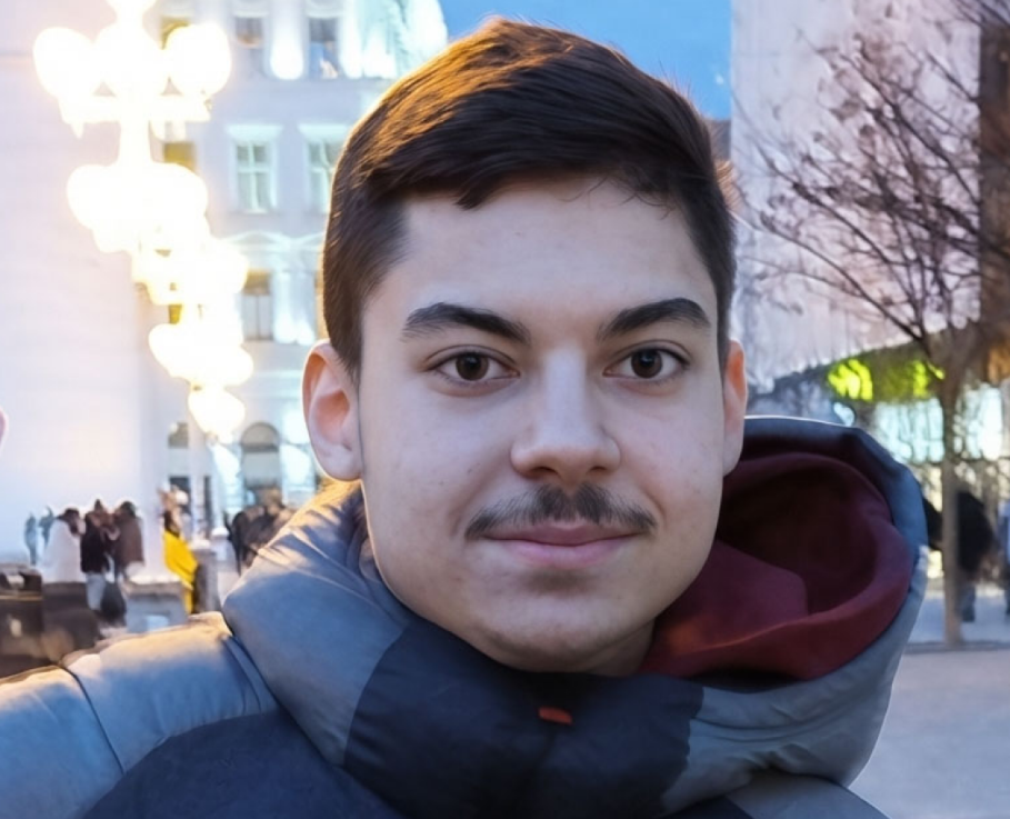 BTEC Aviation helps Denis achieve D*D*, equivalent to 2 A* grades at A Level, and pursue his Cabin Crew ambitions